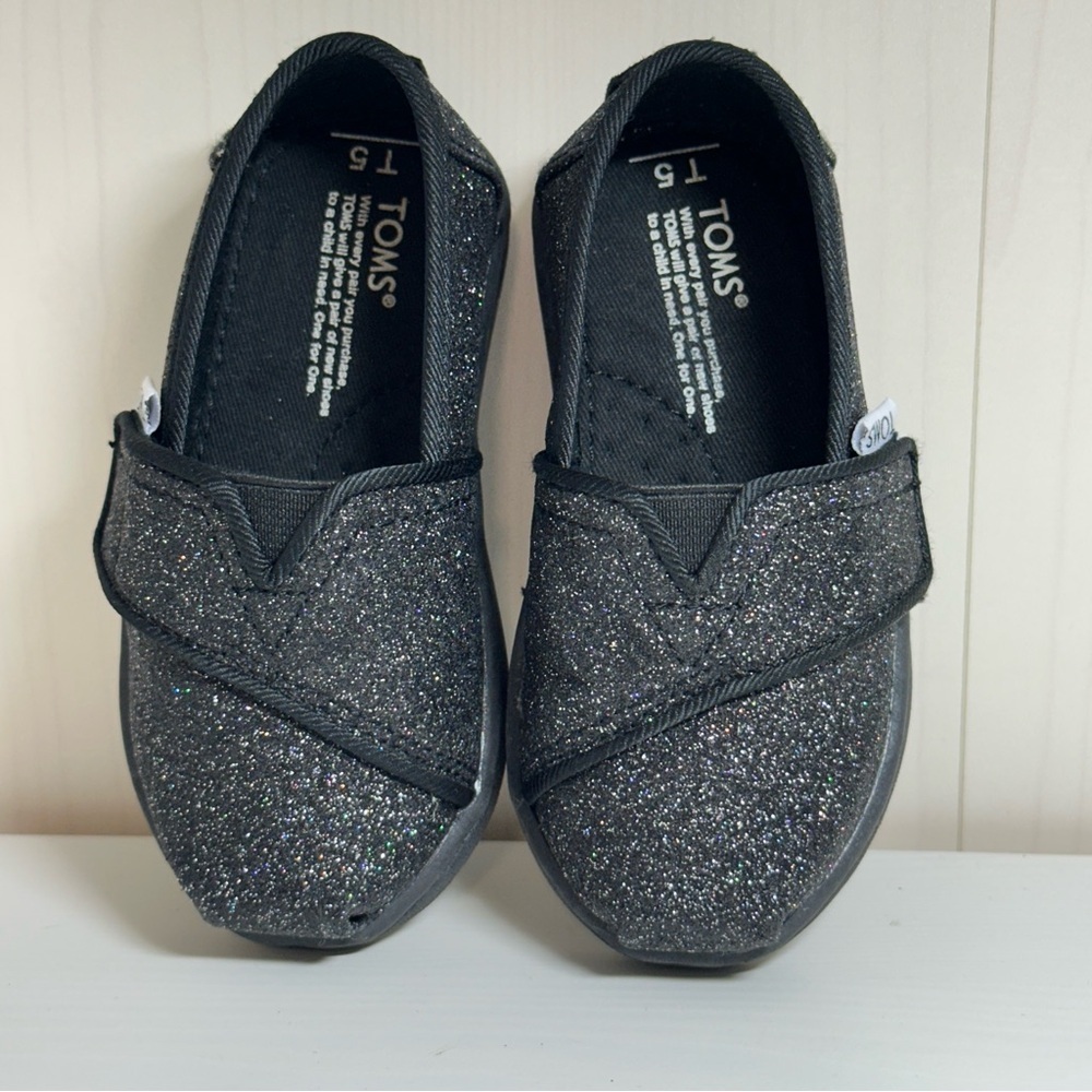Toms Irid Glimmer Slip On Glitter In Black SZ US T5